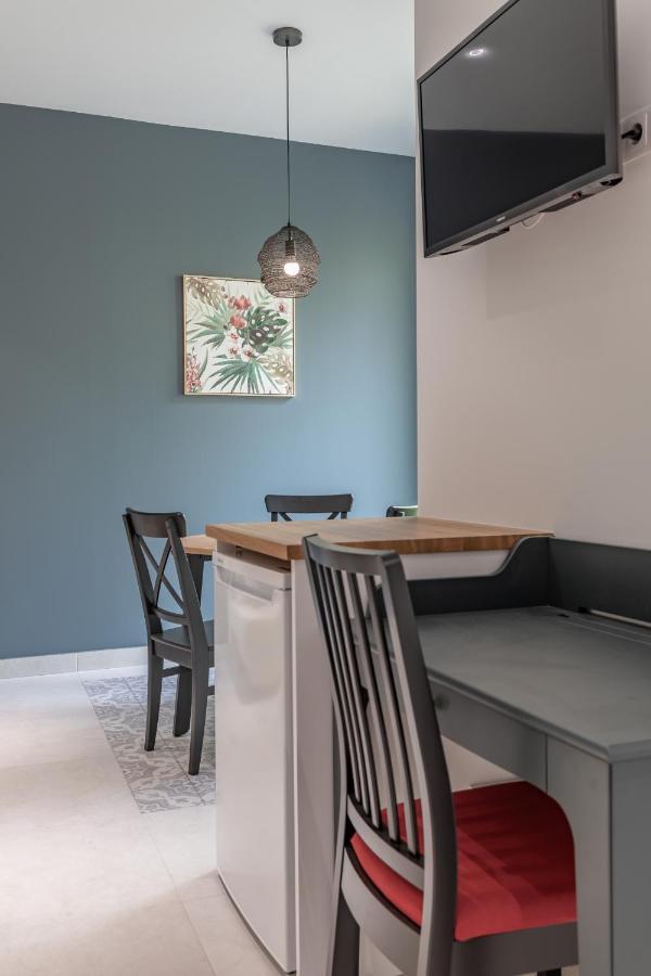 Chic & Comfortable Apartment, Private Terrace Appart hôtel