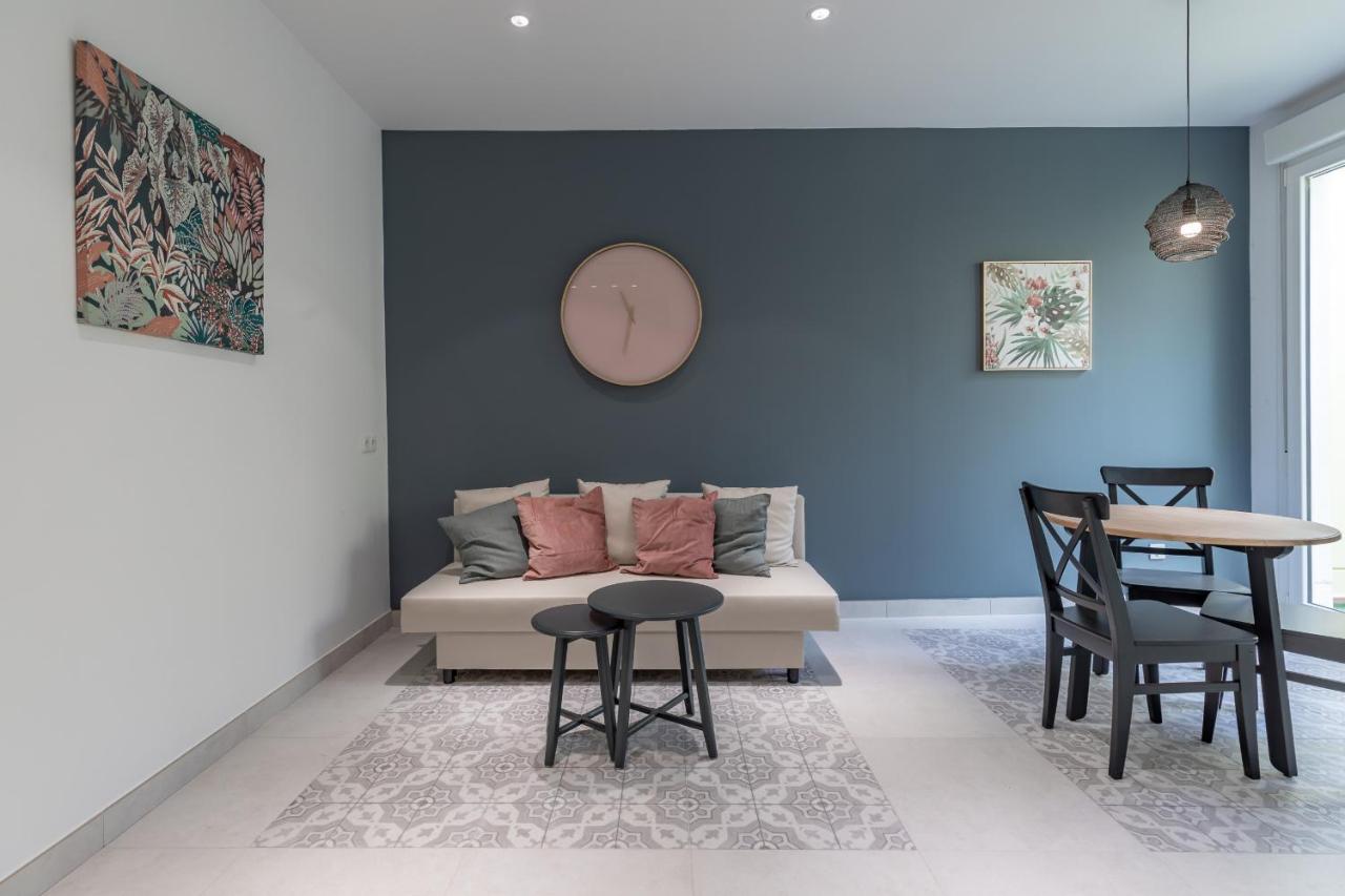 Chic & Comfortable Apartment, Private Terrace Appart hôtel *