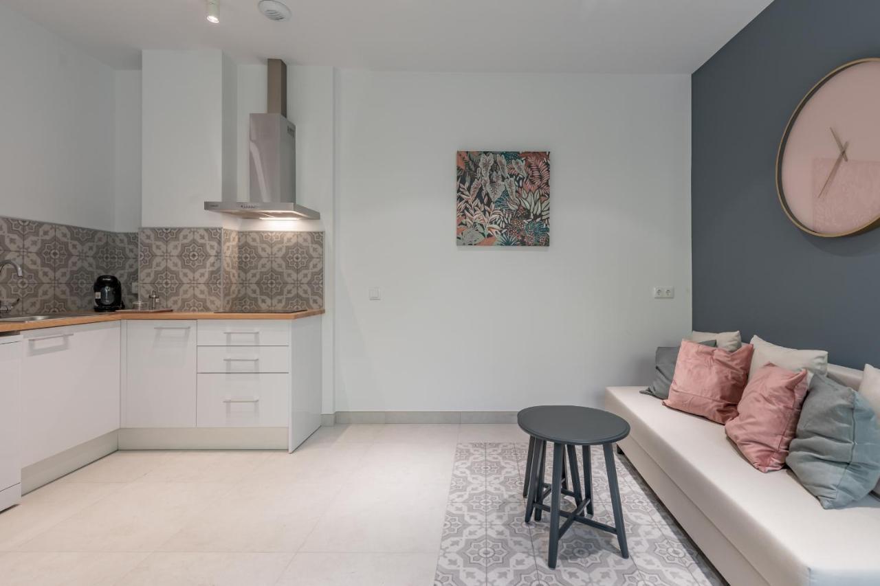 Chic & Comfortable Apartment, Private Terrace Appart hôtel Valence